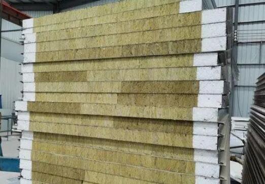 什么是彩鋼瓦夾心巖棉板？襄陽遠大彩鋼為你介紹！